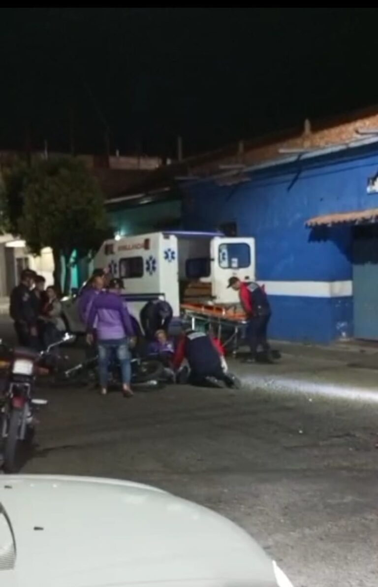 Un mototaxista lesionado en choque entre dos motos en San Antonio