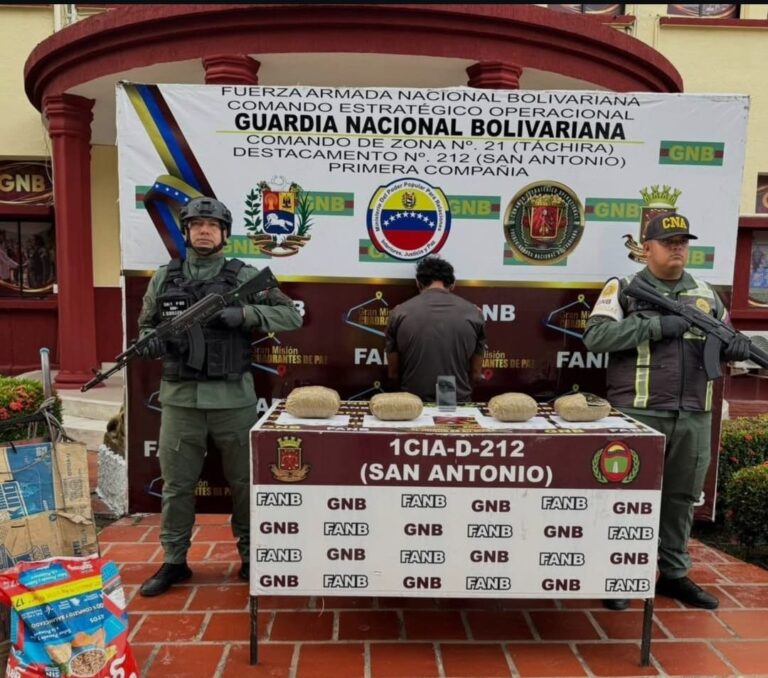 Transportaba en una carrucha casi 6 kilos de estupefacientes ocultos en bulto de gatarina