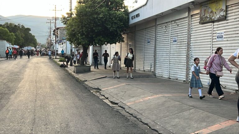 Puente de Ureña no abrió a la hora prevista
