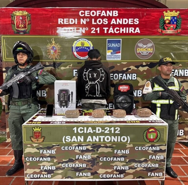 Llevaba cuatro envoltorios ocultos en una corneta