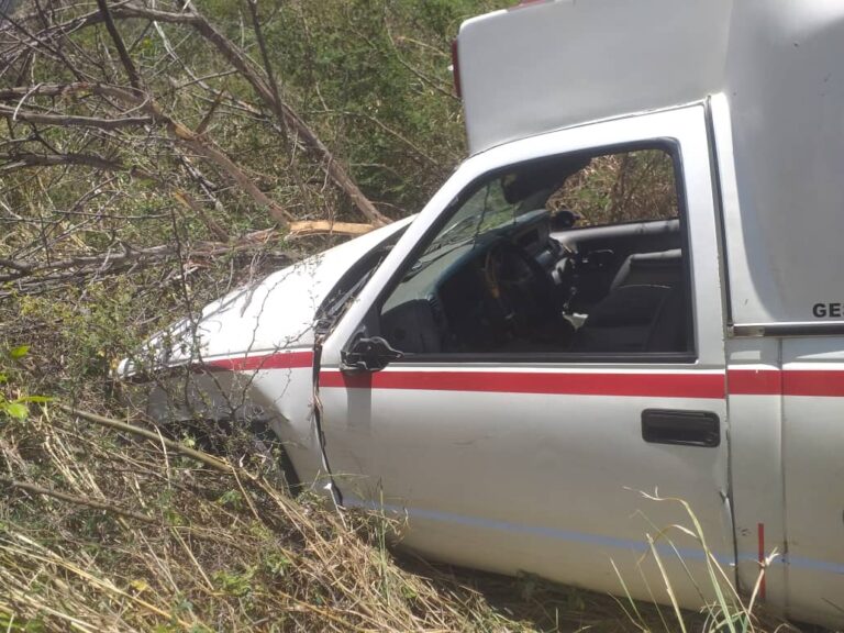 Ambulancia de La Fría volcó en la autopista, tramo Lobatera