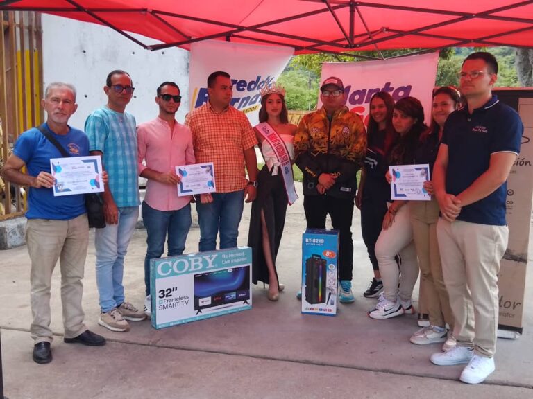 Entregan premios a ganadores del desfile de la Feria de la Consolación