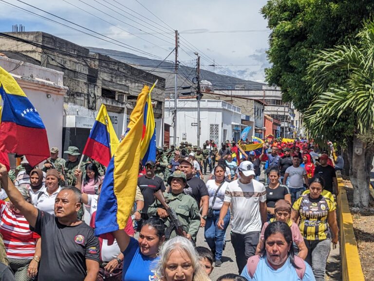Marcha cívico – militar en la frontera