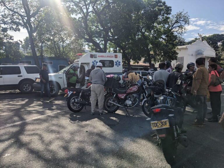 Un joven lesionado en choque de dos motos en San Antonio