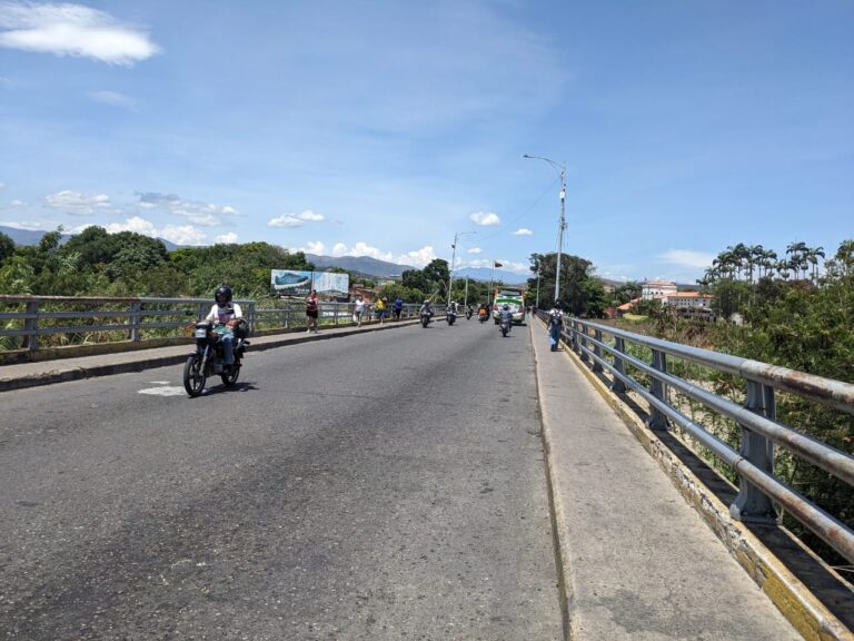 Fluido el tránsito por el puente Simón Bolívar