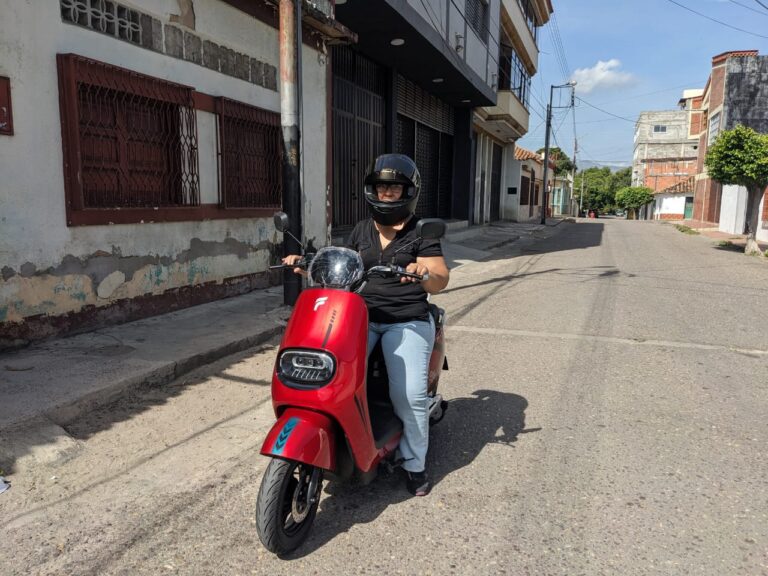 Motos eléctricas ganan terreno en la frontera