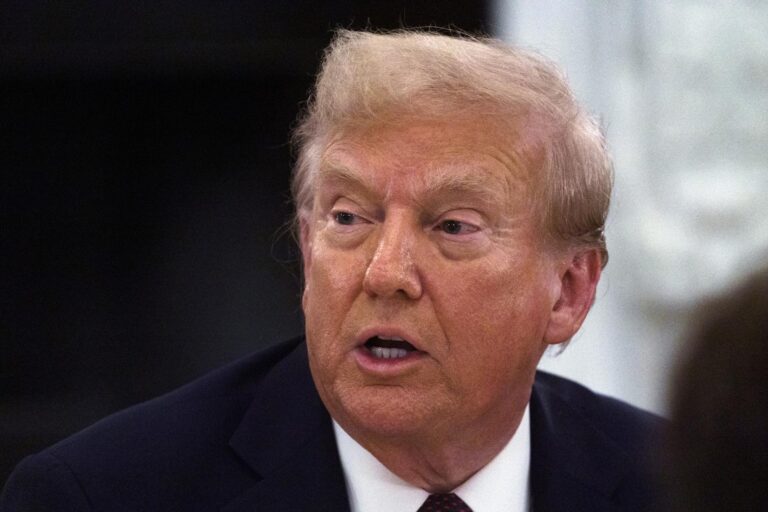 Trump llama a Petro “líder del narcotráfico” y anuncia fin de ayuda financiera a Colombia