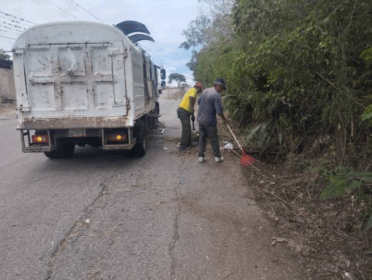 En Michelena restauran compactadores y embellecen espacios públicos