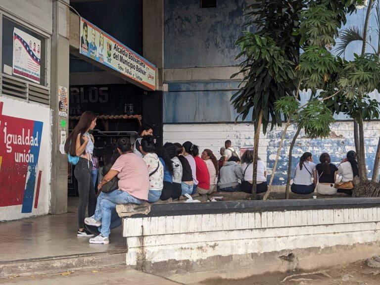 Tres días sin atender suma el Saime de frontera por caída del sistema