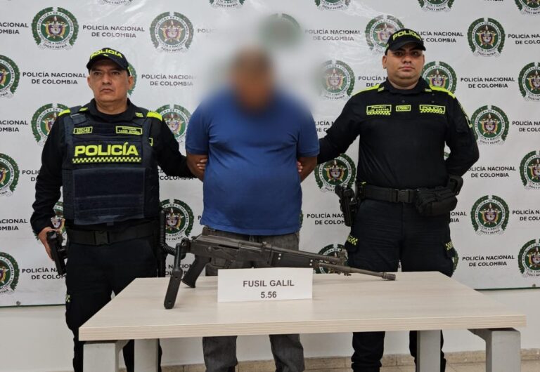 Se movilizaba por la vía Villa del Rosario – Cúcuta con un fusil oculto en su vehículo