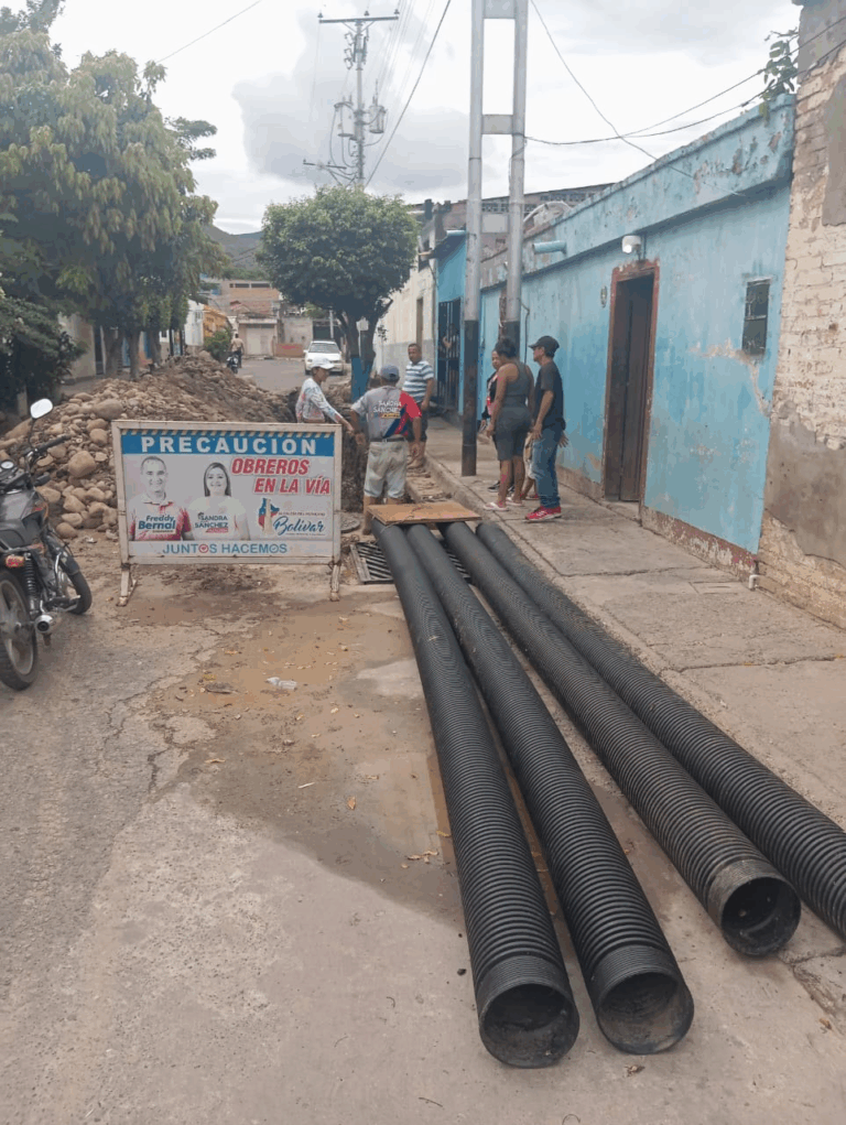 Avanza sustitución del colector de aguas servidas en barrio Curazao de San Antonio