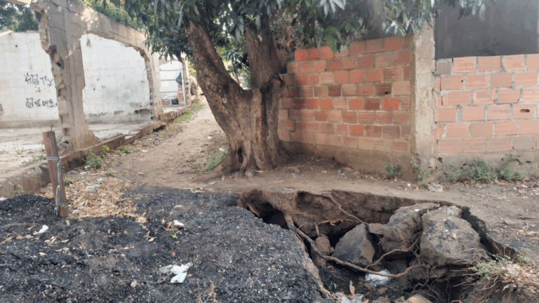 Piden atender socavación, basurero y estructura abandonada en Ureña