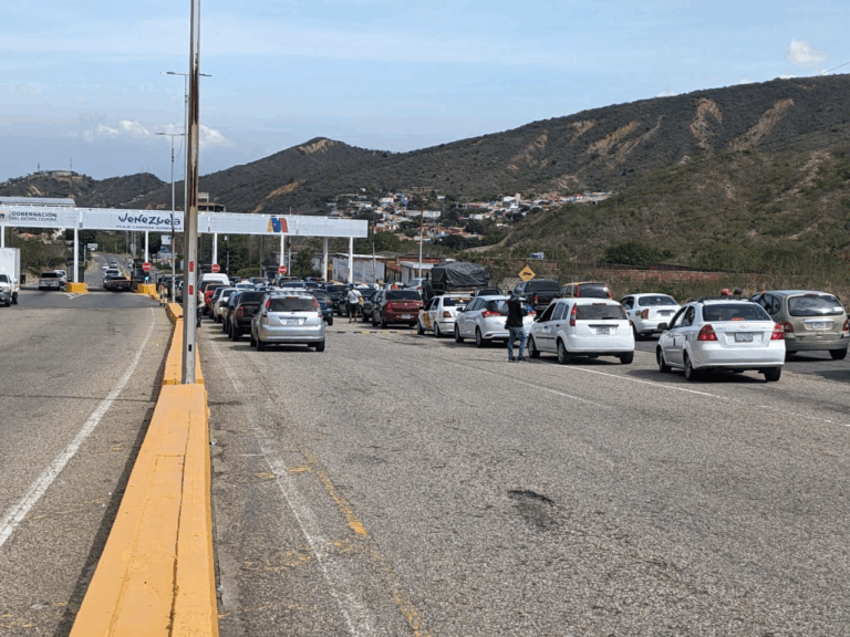 Disminuyen las colas en el peaje de San Antonio