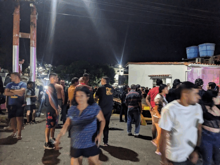 Tres lesionados en colisión de tres motos en frontera