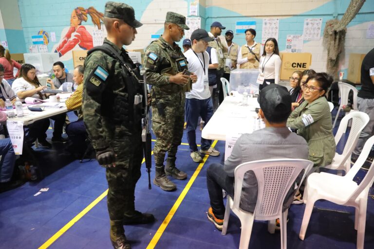 Alta afluencia en elecciones generales en Honduras