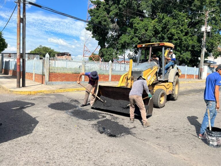 Arrancan trabajos de bacheo en Ureña