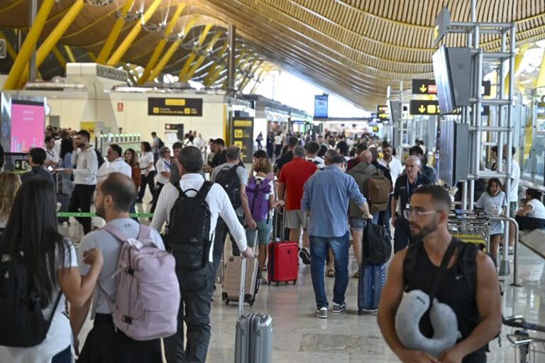 Suspensión de vuelos a Venezuela afecta, al menos, a 6.000 pasajeros en España