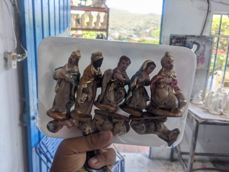 Ceramistas en frontera empiezan a exhibir los nacimientos