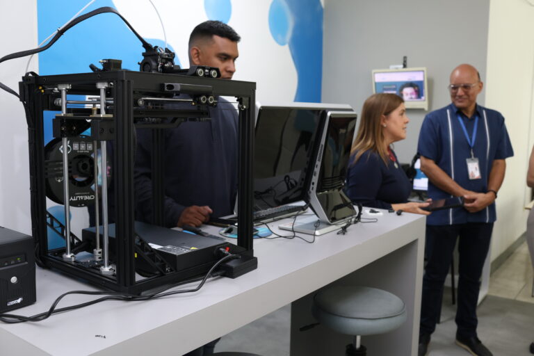 Fundación Telefónica Movistar inaugura “Espacio Creador” para impulsar la formación tecnológica en la E.T.I. San José Obrero-Fe y Alegría
