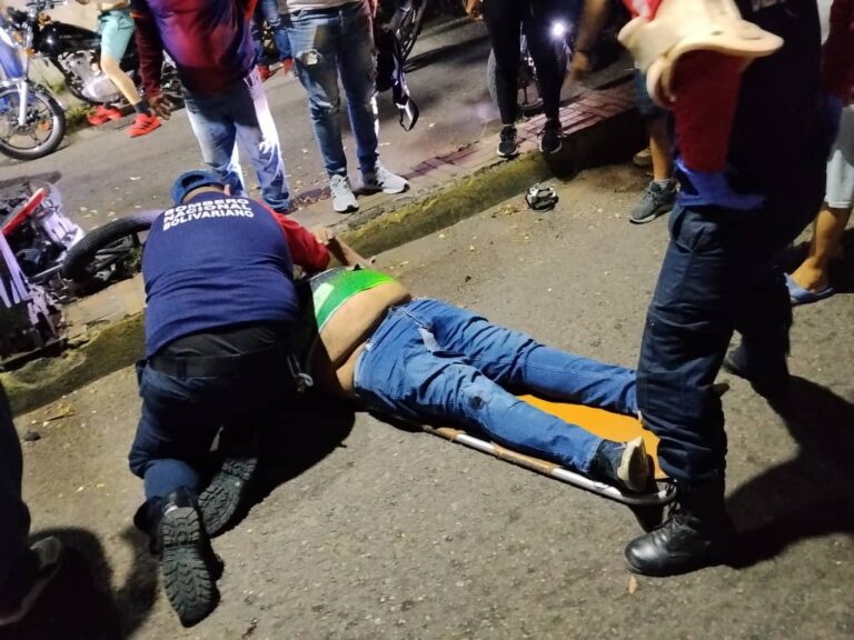 Motorizado lesionado de gravedad tras derrapar en San Antonio