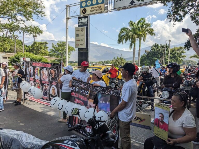 Segundo día consecutivo de protesta en el puente Simón Bolívar