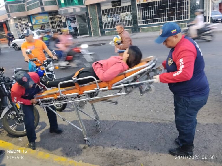 Un lesionado en colisión de moto y carro en San Antonio