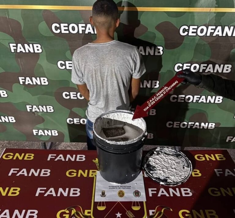 Llevaba más de cinco kilos de estupefacientes ocultos en un cuñete de pasta