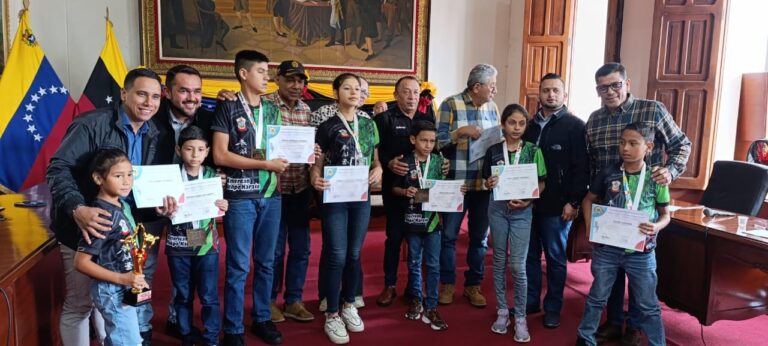 CLET rinde honores a jóvenes campeones panamericanos de WKS