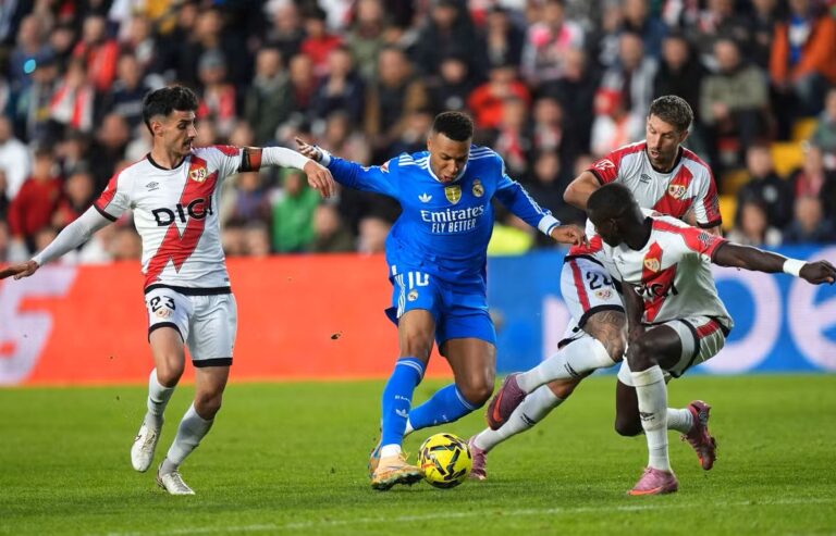 Batalla y el atrevimiento el Rayo frenan al líder