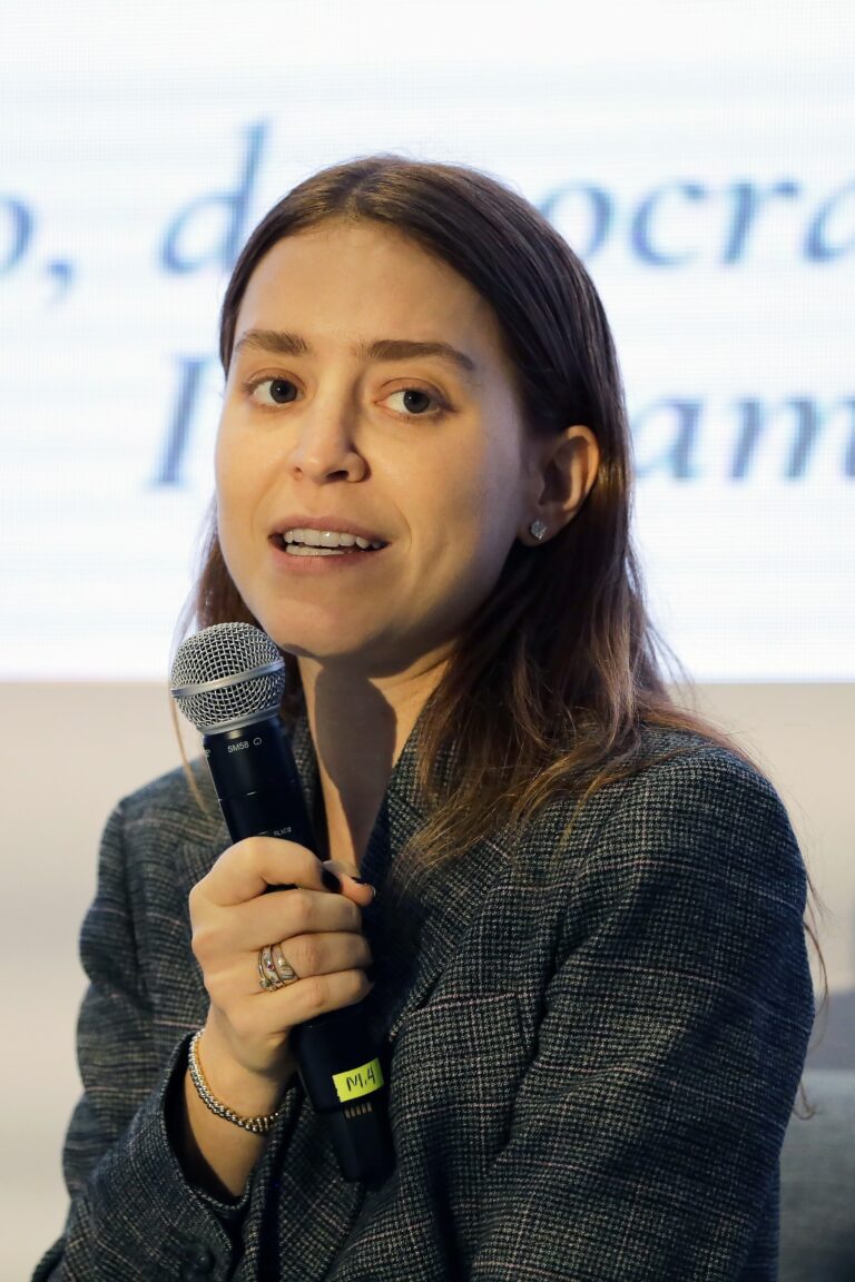 “Radical, loca”, la violencia política que sufre María Corina Machado, denuncia su hija