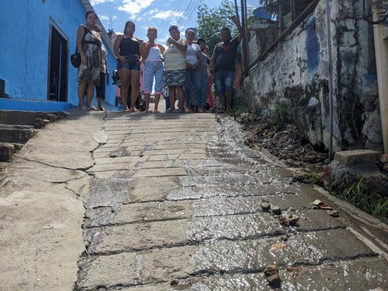 Riachuelo de aguas putrefactas afecta a decenas de familias en frontera