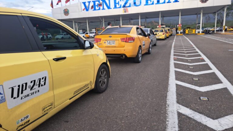 Cerca de 30 viajeros habrían perdido sus vuelos por retrasos en el Atanasio Girardot