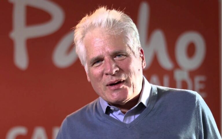 Padre de senador asesinado Uribe Turbay sale de la carrera presidencial colombiana