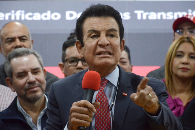 Nasralla supera a Asfura tras reanudarse el conteo preliminar en Honduras