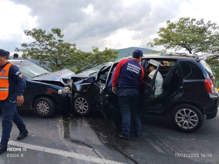 Una septuagenaria lesionada en colisión de carros a escasos kilómetros de Peracal