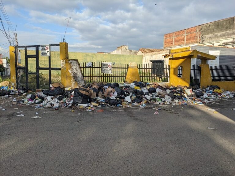 «Mini vertederos» en espacios públicos de San Antonio