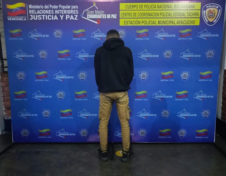 PNB captura a delincuente intentando robar vivienda en Colón