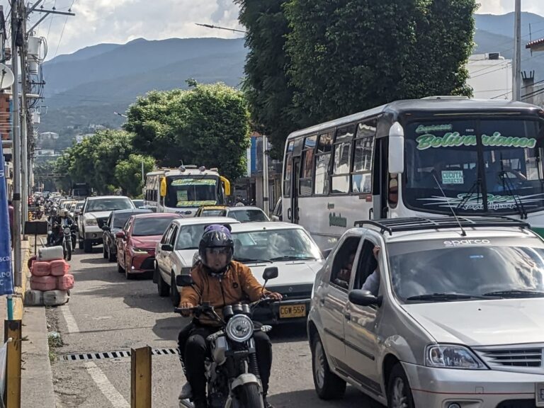 Congestionado el ingreso a Colombia