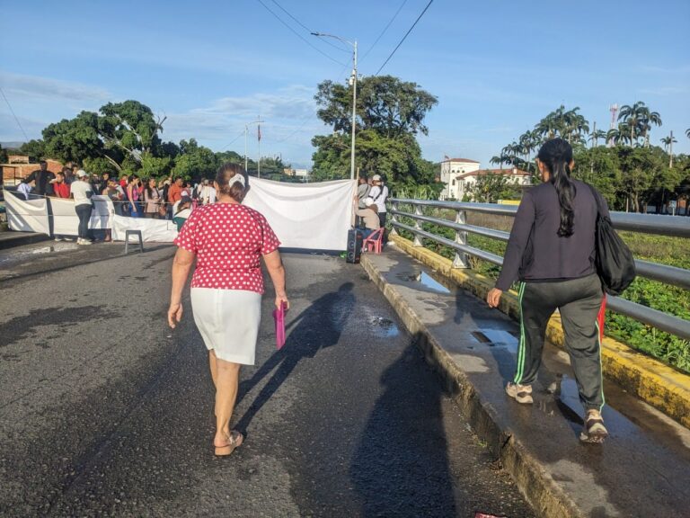 Habilitan canal humanitario en el puente Simón Bolívar