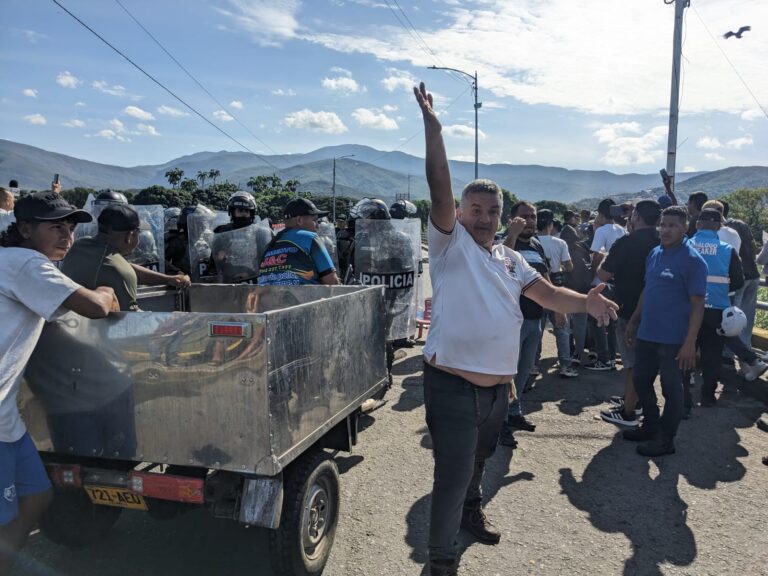 Tenso escenario en el puente Simón Bolívar