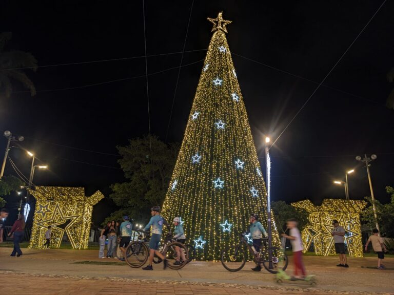 Espectáculo de luces a escasos dos kilómetros del puente internacional Simón Bolívar