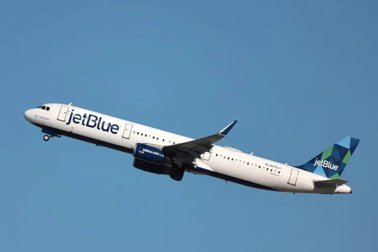 Un avión de JetBlue evita colisión con aeronave militar de EE.UU. cerca de Venezuela