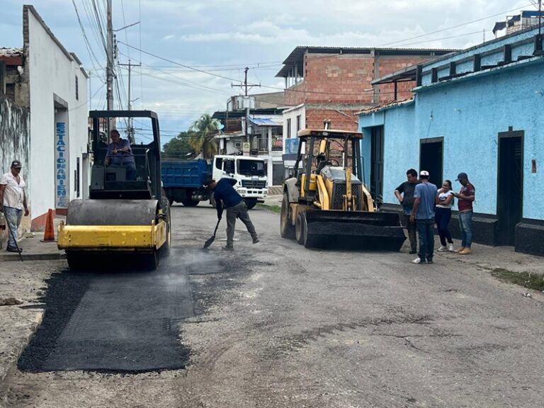 Avanzan trabajos de bacheo en Ureña