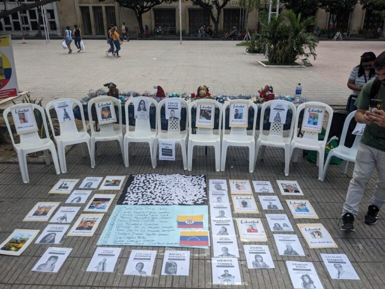 Una mesa de Navidad para no olvidar a los ausentes que siguen tras la rejas