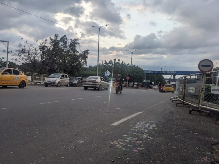 Así luce el puente Simón Bolívar este 6Dic