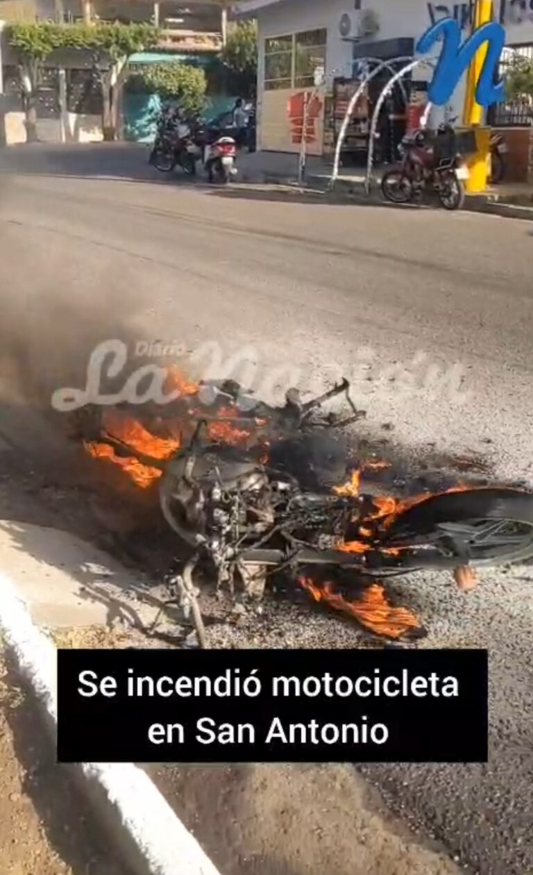Se incendió motocicleta en San Antonio