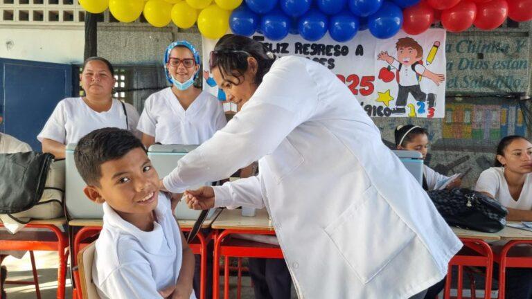 “Salud va a la escuela” atendió a más de 118 mil estudiantes