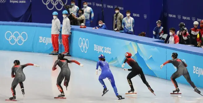 Por qué, en el short track, las primeras vueltas forman la estrategia de la carrera