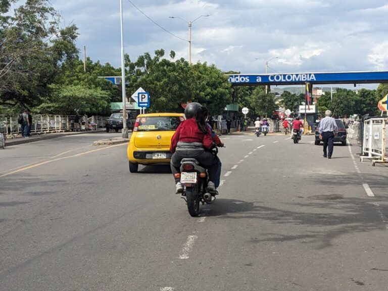 Así luce el puente Simón Bolívar tras tenso escenario en La Parada
