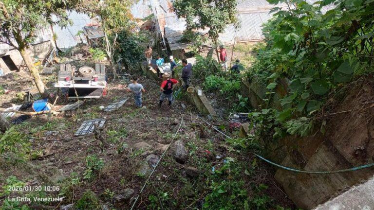 Accidente vial en El Llano de los Zambranos deja dos heridos
